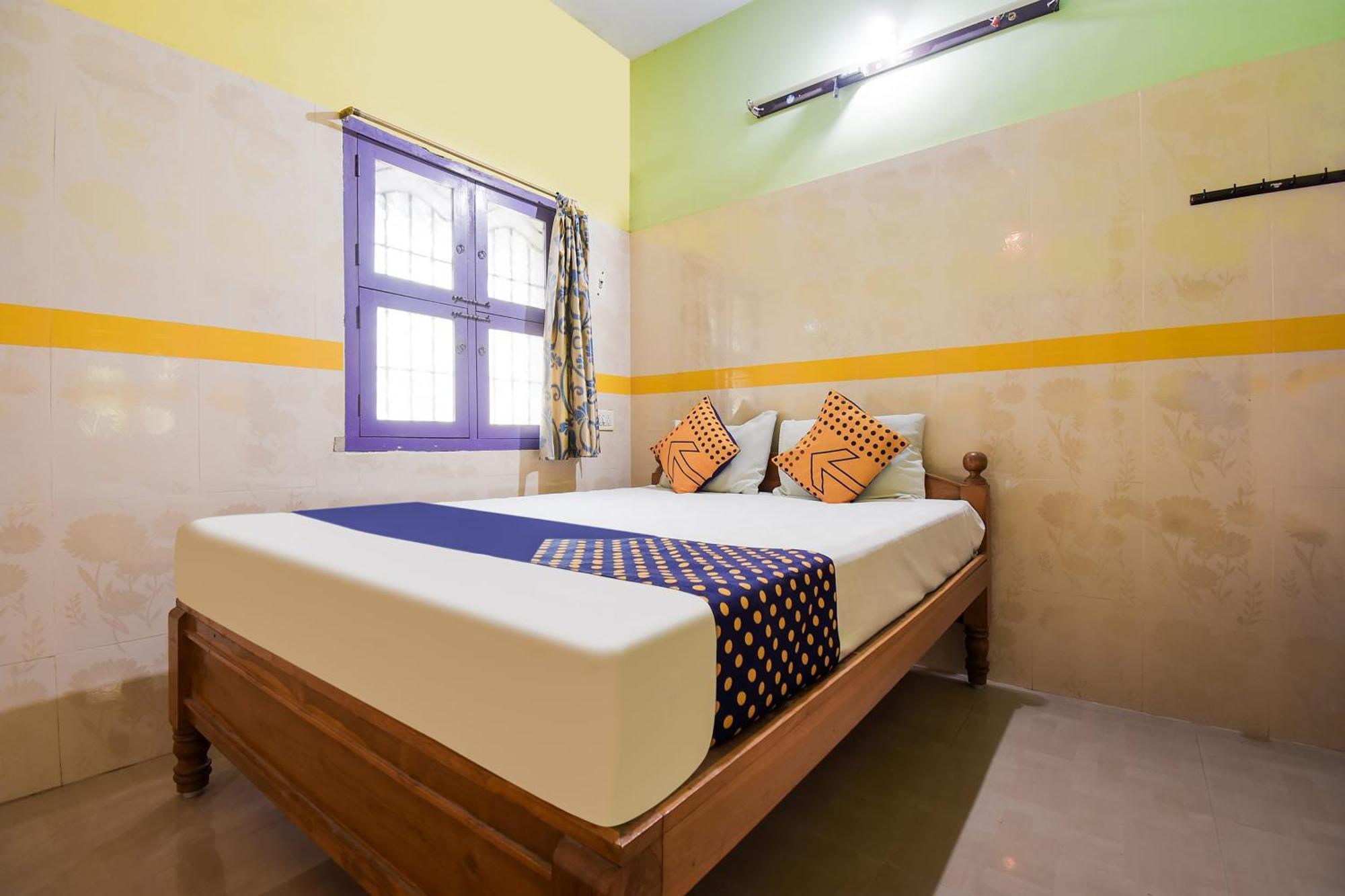 Hotel O K.S.Lodge Tribhuvanam Kültér fotó